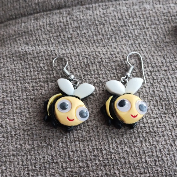 3 For $15💛Vintage Earrings Trio (3 prs) - Picture 4 of 4